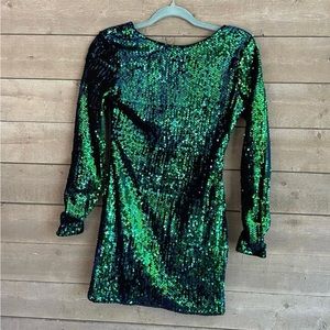 Green Iridescent Sequins Long Sleeved Party Dress